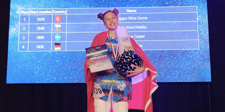 Mina Cemre, şampiyonluğunu 100'üncü yıla armağan etti