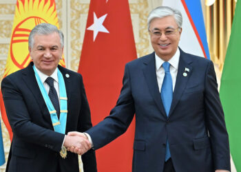 Mirziyoyev'e Türk Dünyası Ali Nişanı taltif edildi
