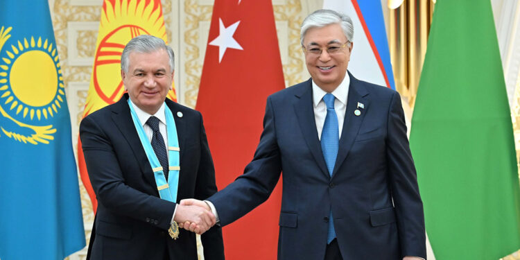 Mirziyoyev'e Türk Dünyası Ali Nişanı taltif edildi