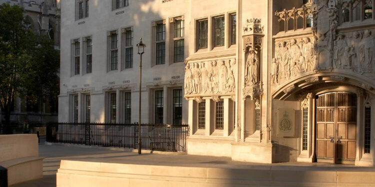 Mültecileri Ruanda'ya gönderme planını hukuka aykırı bulundu