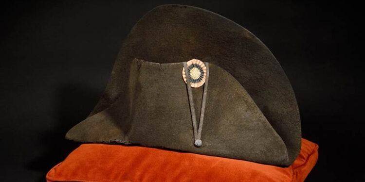 Napolyon Bonapart'ın şapkası, 1.9 milyon euroya satıldı