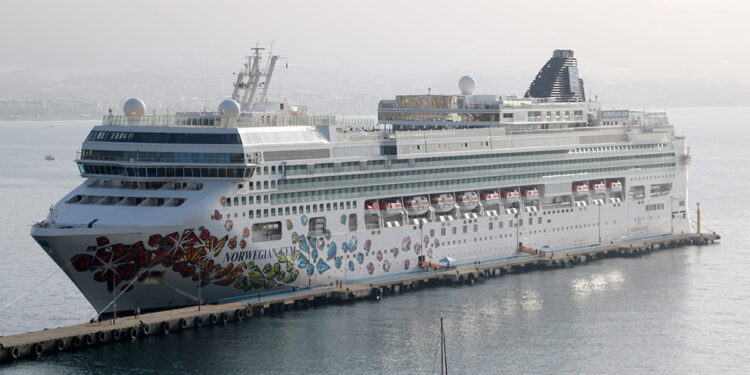 'Norwegian Gem' adlı kruvaziyer, 1753 turist getirdi