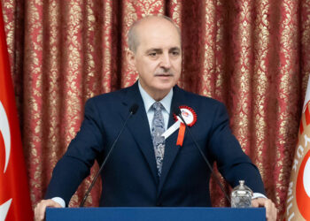 Numan Kurtulmuş öğretmenlerle bir araya geld