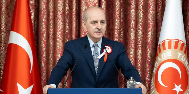 Numan Kurtulmuş öğretmenlerle bir araya geld