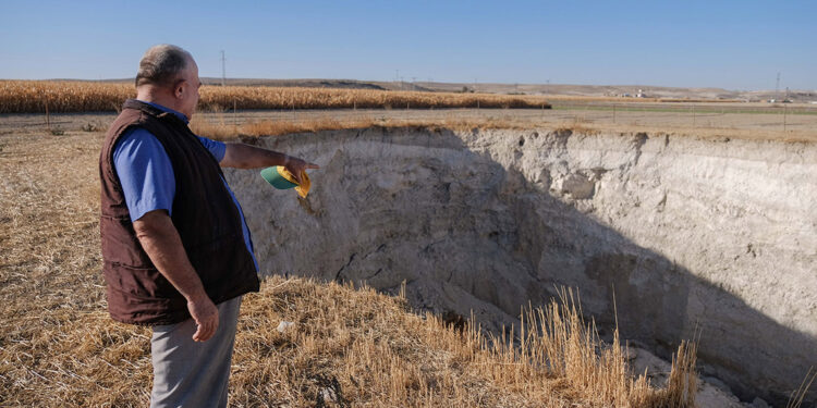 Obruklarda volkanik gaz çıkışı görülmeye başlandı