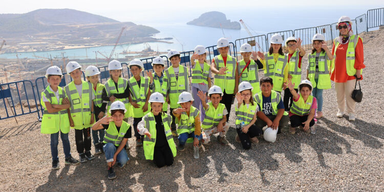 Öğrencı̇ler Akkuyu NGS sahasını gezdi