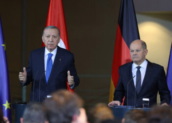 Orta Doğu'da kalıcı barış için herkesin elini taşın altına koyması gerekir