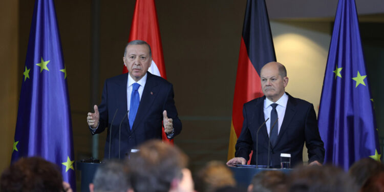 Orta Doğu'da kalıcı barış için herkesin elini taşın altına koyması gerekir