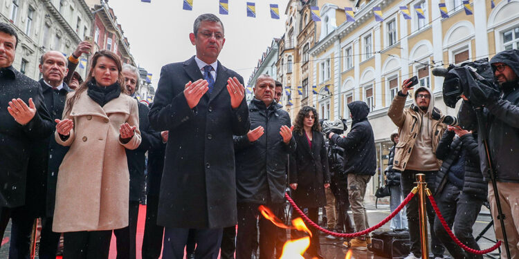 Özgül Özel, Sonsuz Ateş Anıtı’ndaki törene kaldı