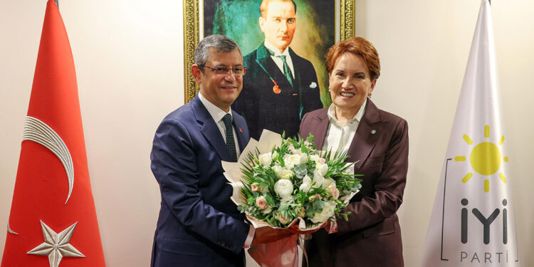 Özgür Özel Akşener ile bir araya geldi