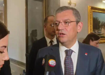Özgür Özel TBMM'de partililer ile bir araya geldi