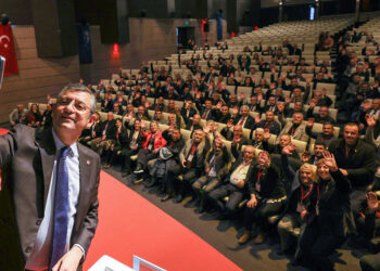 Özgür Özel mahalle muhtarlarıyla buluştu