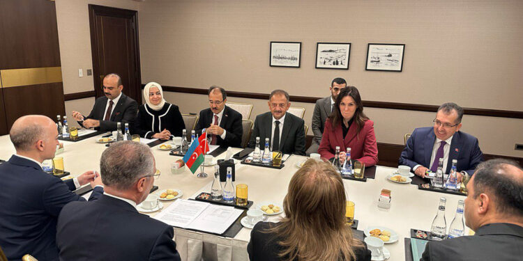 Özhaseki, Azerbaycan Ekoloji Bakanı ile görüştü