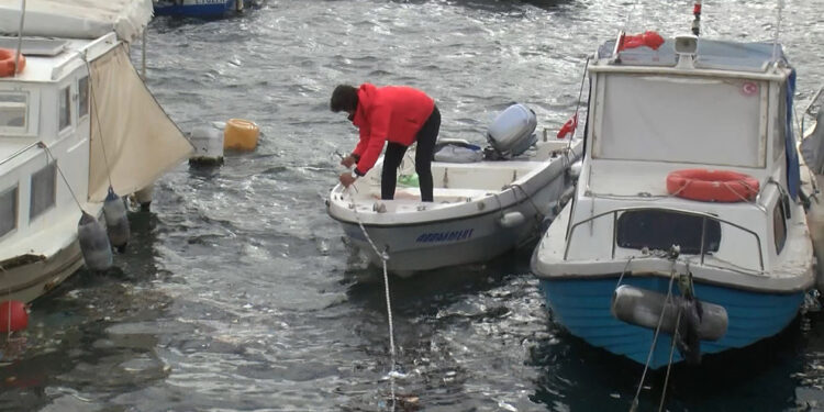 Pendik'te kuvvetli rüzgar nedeniyle 3 tekne battı