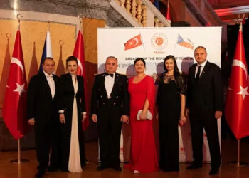 Prag büyükelçisi egemen bağış türk beşleri'ni andı