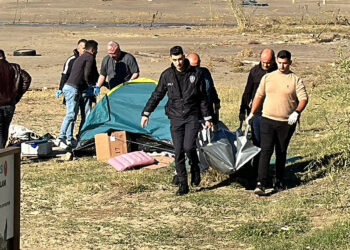 Sahildeki çadırın yanında erkek cesedi bulundu