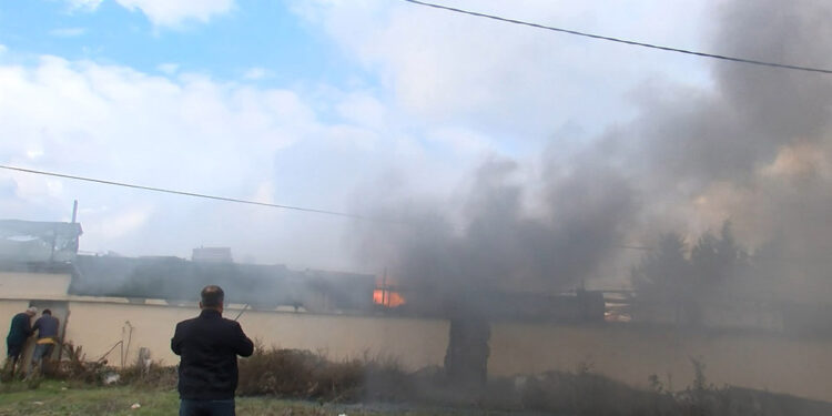 Sarıyer'de tavuk çiftliğindeki yangın kamerada
