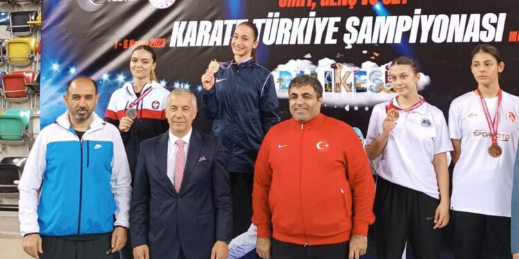 Sena Kızılaslan, 6. kez Türkiye Karate Şampiyonu oldu