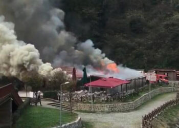 Sera Gölü kıyısındaki sosyal tesis yandı