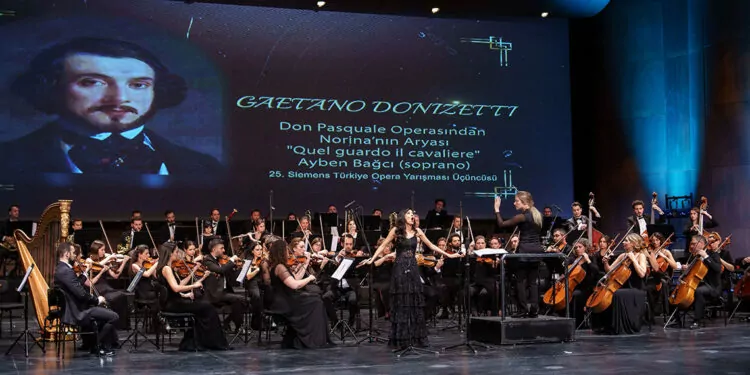 Siemens türkiye senfoni orkestrası ilk konserini verdi