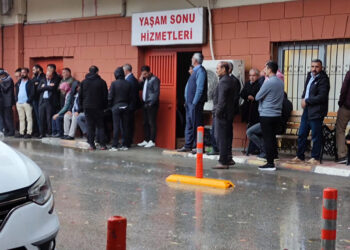 Şırnak'ta yakıt tankeri şarampole devrildi; 2 ölü