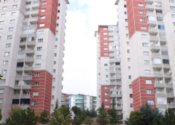 Sitede fahiş aidat artışına tepki