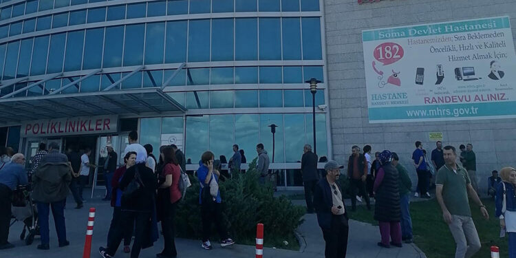 Soma Devlet Hastanesi'nde çıkan yangın söndürüldü