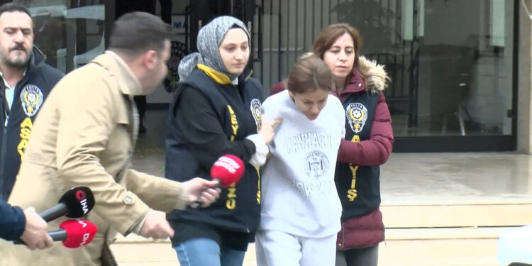 Sosyal medya fenomeni Banu Parlak adliyeye sevk edildi