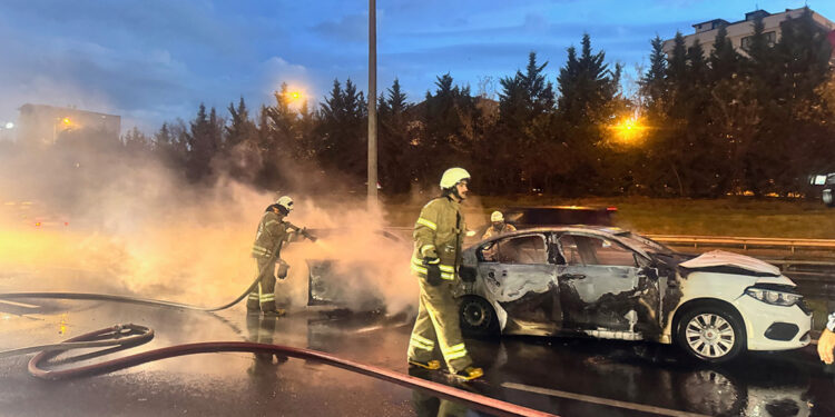 Sultanbeyli TEM Otoyolunda zincirleme kaza