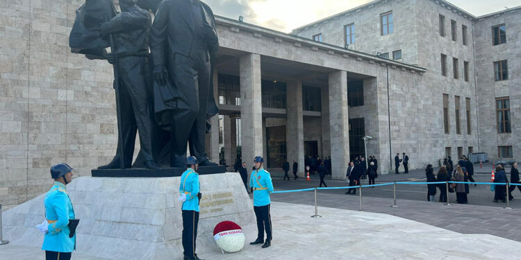 TBMM'de Atatürk'ü anma töreni