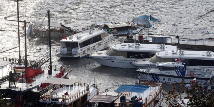 TÜBİTAK'tan 400 balıkçı barınağında inceleme