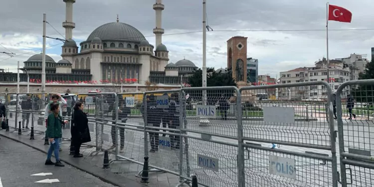 Taksim meydanı kapatıldı