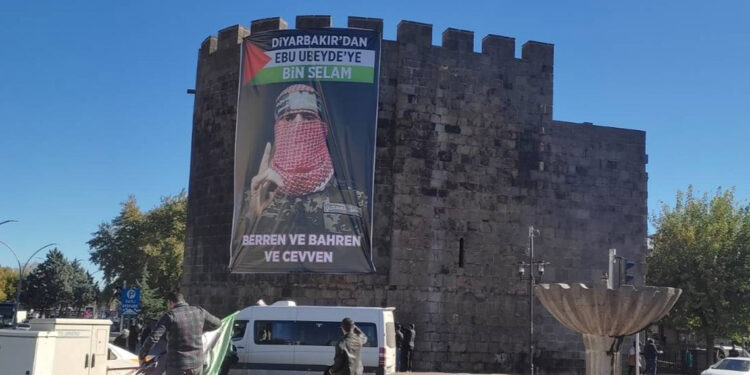 Tarihi sura asılan ‘Ebu Ubeyde’ posteri indirildi