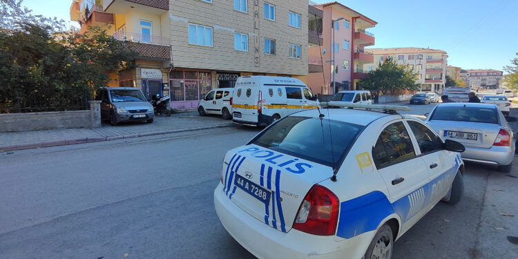 Tartıştığı 11 çocuğunun annesini tüfekle öldürdü