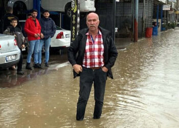 Turgutlu'da sağanak, hayatı olumsuz etkiledi