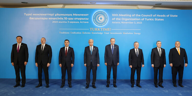 Türk Devletleri Teşkilatı 10'uncu Zirvesi'nden aile fotoğrafı