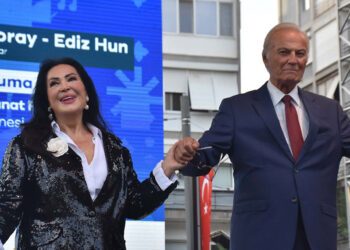 Türkan Şoray ve Ediz Hun, İzmirlilerle buluştu
