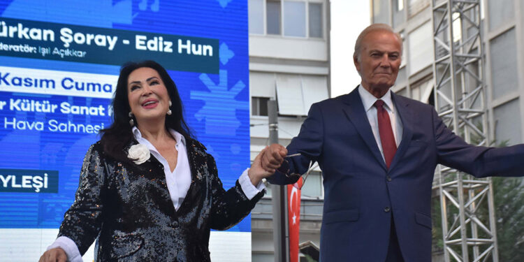 Türkan Şoray ve Ediz Hun, İzmirlilerle buluştu