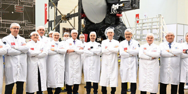 Türksat 6A'nın güneş panellerinin açılım testleri yapıldı