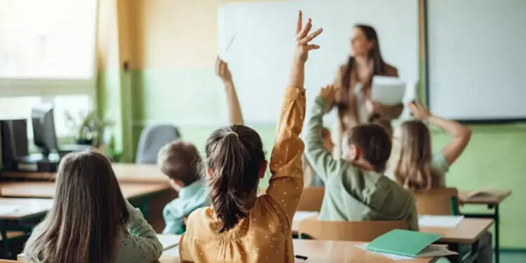 Ücretli öğretmenlere yüzde 25 zam kararı yürürlüğe girdi