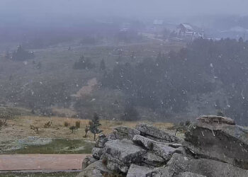Uludağ'a mevsimin ilk karı yağdı
