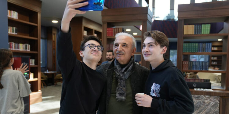 Üniversitelilere aylık 750 TL eğitim desteği verilecek 