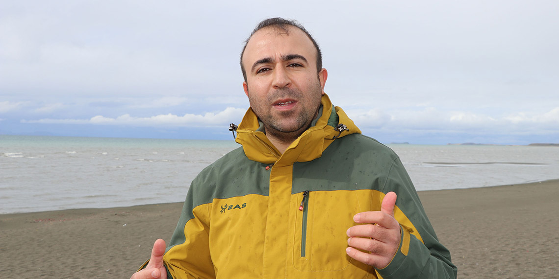 Van Gölü'ne atılan plastikler inci kefallerini tehdit ediyor