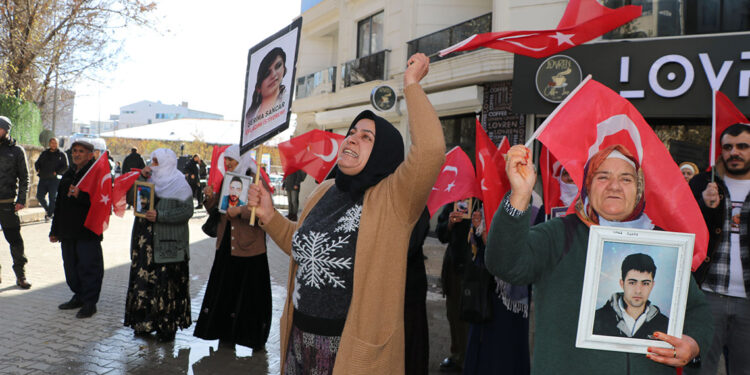 Van'daki evlat eyleminde 70'inci hafta