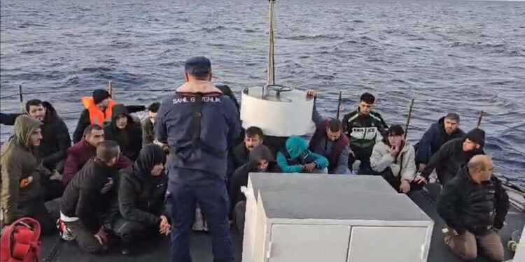 Yunan unsurlarının geri ittiği 66 kaçak göçmen kurtarıldı