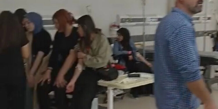 Yurtta yemekten zehirlenen 36 öğrenci hastaneye kaldırıldı