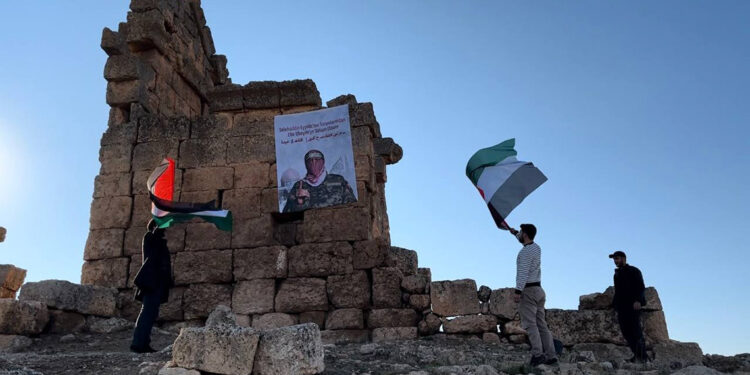 Zerzevan Kalesi’ne Ebu Ubeyde'nin posteri asıldı