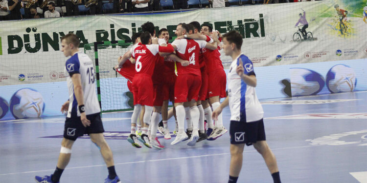 A Milli Hentbol Takımı İtalya'yı yendi