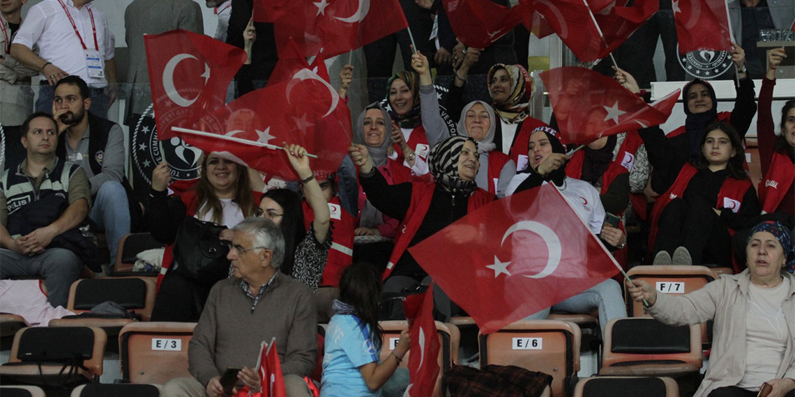 Uluslar B Ligi'ne çıkmış olmanın gururunu yaşıyoruz