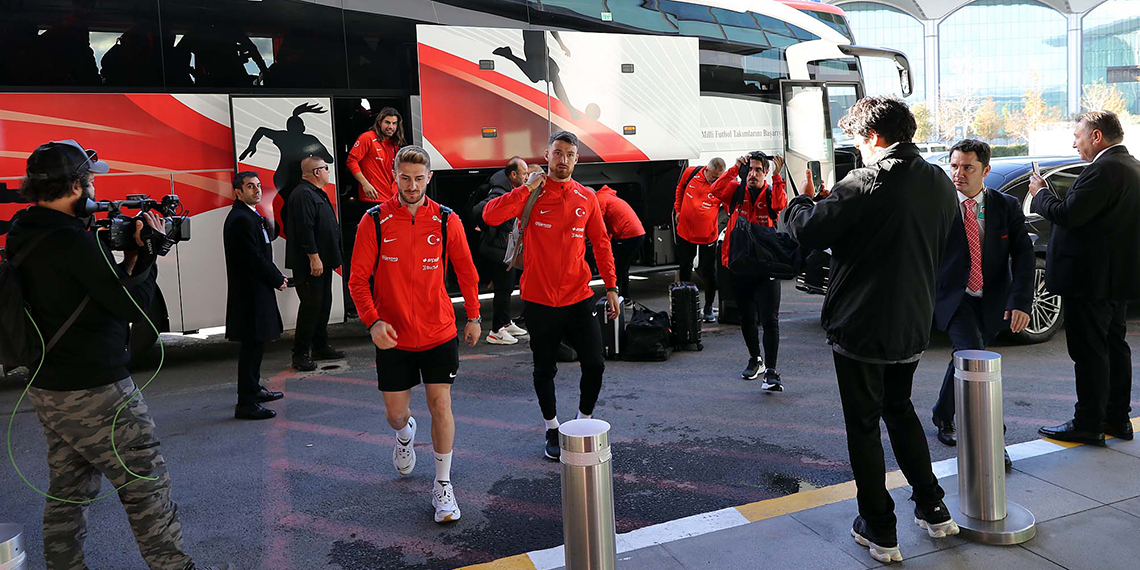 18 Kasım Cumartesi günü deplasmanda Almanya ile oynayacağı özel maç için A Milli Futbol Takımı Berlin'e ulaştı.